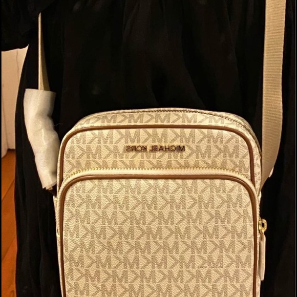 Sold Michael Kors Jet Set flight xbody bag - Picture 5 of 7